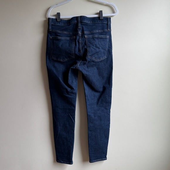 J.Crew. Mid-Rise Toothpick Jean in Classic Wash Size 30 - Picture 5 of 11